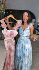 Vestido Floral Azul e Branco Midi Alças Finas Bustier e Saia Tiered - Azul Floral