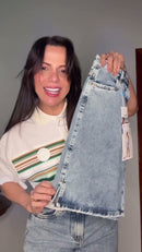Short Jeans Acid Wash Distressed e Barra Desfiada - Jeans Acid Wash
