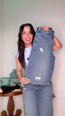 Short Jeans Claro Distressed com Rasgos e Barra Dobrada - Jeans Azul Claro