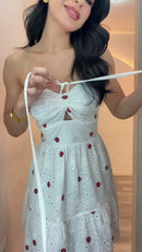 Vestido Laise com Flores Bordadas - Branco Flores Vermelhas