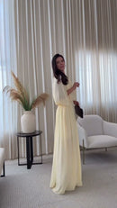 Vestido 100% Linho Amarelo Claro Maxi Manga Kimono e Saia Plissada - Amarelo Claro