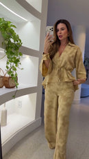 Conjunto Jacquard Floral Dourado Kimono Manga Morcego e Calça Pantalona - Dourado Champagne