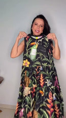 Vestido Floral Tropical Fundo Preto Sem Mangas e Gola Redonda - Preto Floral Tropical