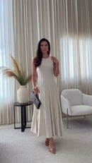 Vestido Off-White Plissado Midi Sem Alças Gola Redonda e Godê - Off-White