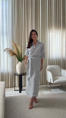 Conjunto Listrado Saia Envelope - Listrado Cinza e Branco