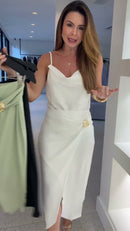 Conjunto Off-White Top Decote Cowl e Saia Midi Wrap com Broche Dourado - Off-White