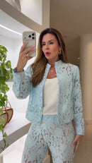 Conjunto Azul Bebê Renda Floral Blazer e Calça Pantalona - Azul Bebê