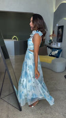 Vestido Floral Azul e Branco Midi Alças Finas Bustier e Saia Tiered - Azul Floral