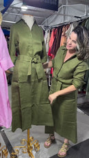 Conjunto 100% Linho Verde Militar Blusa Manga 3/4 Colarinho e Saia Midi - Verde Militar
