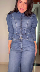 Conjunto Jeans Azul Medio Blusa Manga Longa Puff Gola Mandarim e Calça Pantalona - Jeans Azul Medio