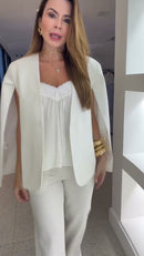 Conjunto Off-White Blazer Cape Sem Mangas e Calça Pantalona - Off-White