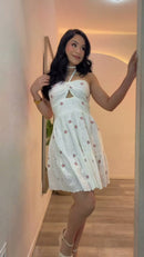 Vestido Laise com Flores Bordadas - Branco Flores Rosa