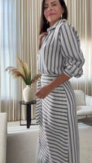 Conjunto Listrado Saia Envelope - Listrado Cinza e Branco