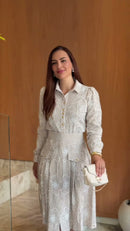 Vestido Chemise Listrado Bordado - Bege Listrado