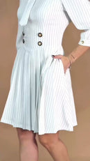 Vestido Risca de Giz com Gravatinha - Branco Risca de Giz